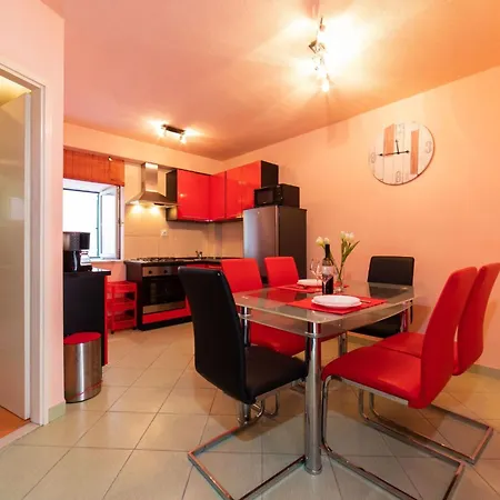 Seafront With Furnished Sun Terrace, Close To The וילה