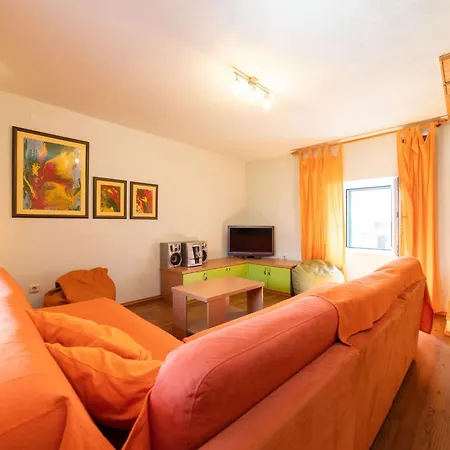 Seafront With Furnished Sun Terrace, Close To The וילה Kaštela