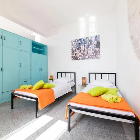 וילה Seafront With Furnished Sun Terrace, Close To The *