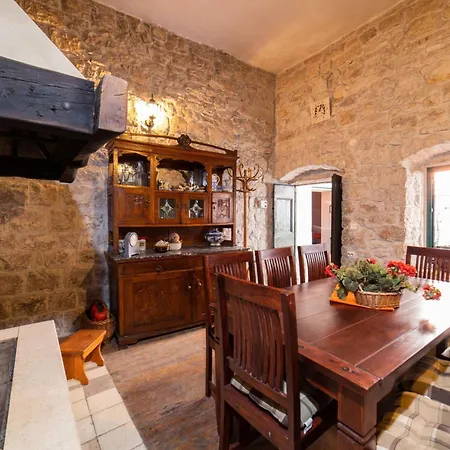 וילה Seafront With Furnished Sun Terrace, Close To The
