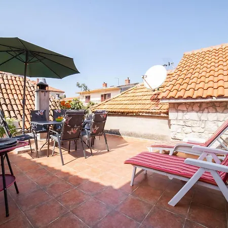 Seafront With Furnished Sun Terrace, Close To The וילה Kaštela