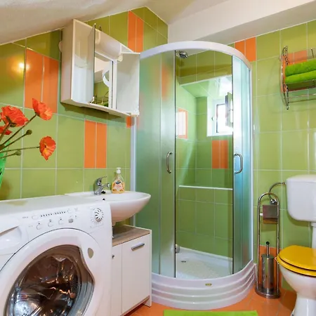 וילה Seafront With Furnished Sun Terrace, Close To The